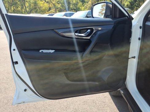 Used 2017 Nissan Rogue S image 11