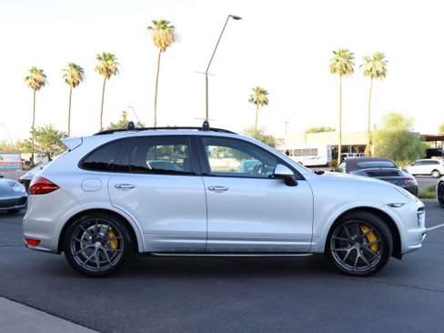 Used 2013 Porsche Cayenne Turbo image 12
