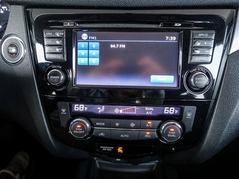 Used 2016 Nissan Rogue SV w/ SV Premium Package image 16