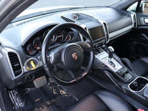 Used 2013 Porsche Cayenne Turbo image 24