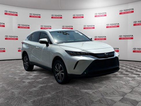 Certified 2022 Toyota Venza LE image 7