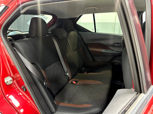 Used 2020 Nissan Kicks SR w/ Exterior Package image 17