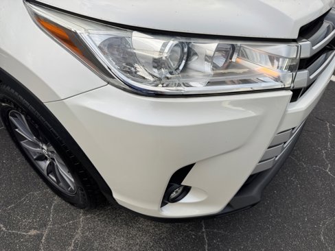 Used 2019 Toyota Highlander XLE image 28