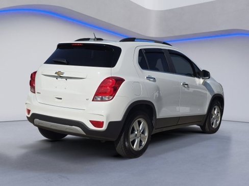 Used 2020 Chevrolet Trax LT w/ LT Convenience Package image 3