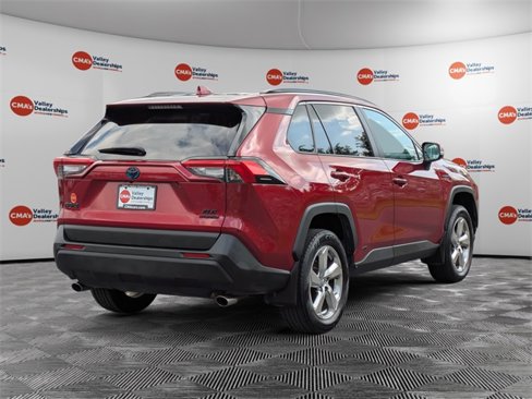 Used 2021 Toyota RAV4 XLE Premium image 5