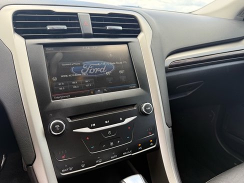 Used 2014 Ford Fusion SE w/ Equipment Group 202A image 16
