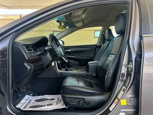 Used 2017 Toyota Camry XLE image 12