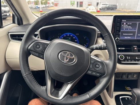Used 2022 Toyota Corolla Cross XLE image 15