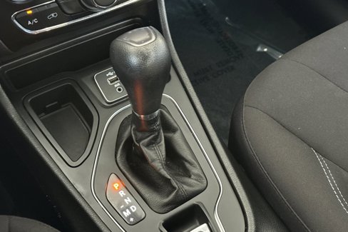 Used 2019 Jeep Cherokee Latitude w/ Popular Appearance Group image 16