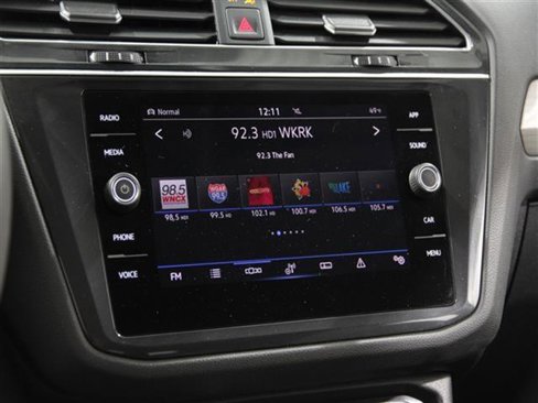 Used 2021 Volkswagen Tiguan SE w/ 3rd Row Seat Package image 10