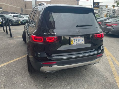 Used 2021 Mercedes-Benz GLB 250 4MATIC w/ Premium Package image 5