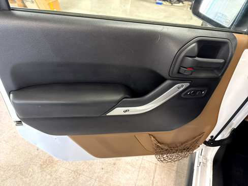 Used 2015 Jeep Wrangler Unlimited Rubicon w/ Max Tow Package image 29