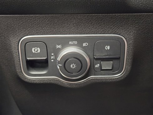 Used 2023 Mercedes-Benz EQB 300 4MATIC image 28