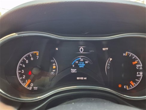 Used 2018 Jeep Grand Cherokee Altitude image 24