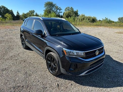 Used 2023 Volkswagen Taos SE w/ Panoramic Sunroof Package image 8