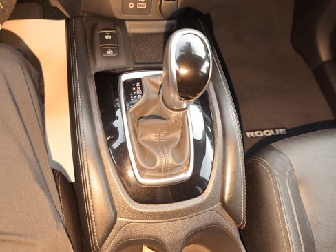 Used 2020 Nissan Rogue SL image 19