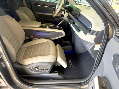 Used 2024 Kia EV9 Land image 28