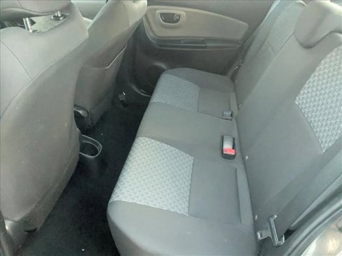 Used 2015 Toyota Yaris L image 16