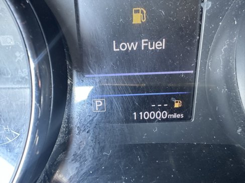 Used 2018 Nissan Rogue SV w/ Premium Package image 6