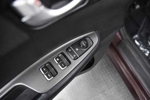 Used 2019 Kia Optima LX image 10