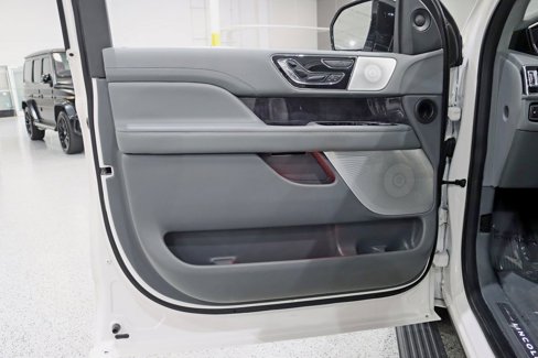 Used 2019 Lincoln Navigator Reserve image 37