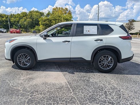 Used 2024 Nissan Rogue S image 4