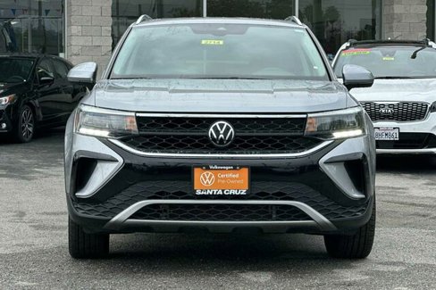 Certified 2023 Volkswagen Taos SE w/ Panoramic Sunroof Package image 9
