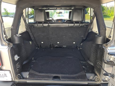 Used 2015 Jeep Wrangler Unlimited Sahara image 14