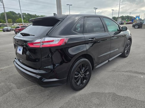 Used 2024 Ford Edge SE w/ Black Appearance Package image 4