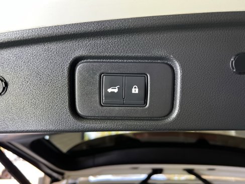 Used 2022 Nissan Pathfinder SV w/ SV Premium Package image 64