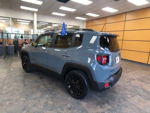 Used 2018 Jeep Renegade Altitude image 5