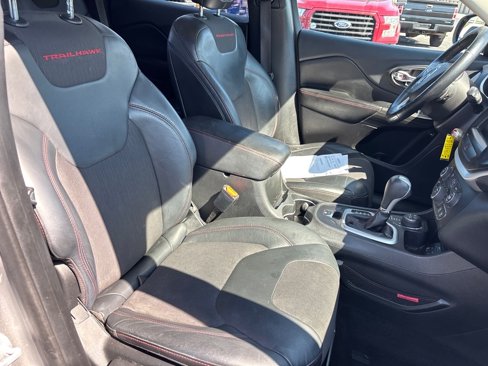 Used 2015 Jeep Cherokee Trailhawk w/ Cold Weather Group image 19