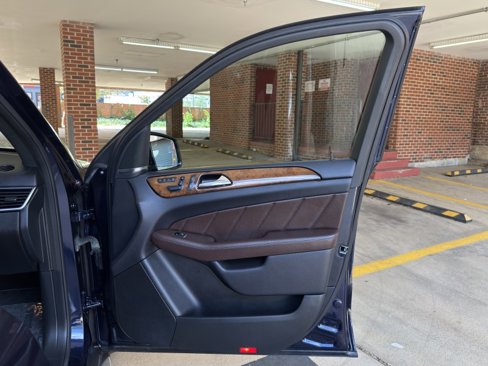 Used 2015 Mercedes-Benz GL 450 4MATIC image 11