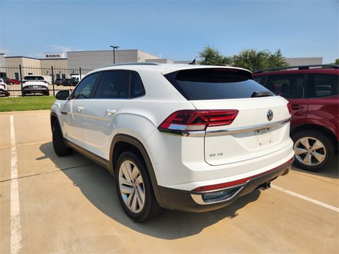 Used 2020 Volkswagen Atlas Cross Sport SE w/ Towing Package image 3