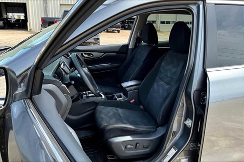 Used 2016 Nissan Rogue SV w/ SV Premium Package image 7