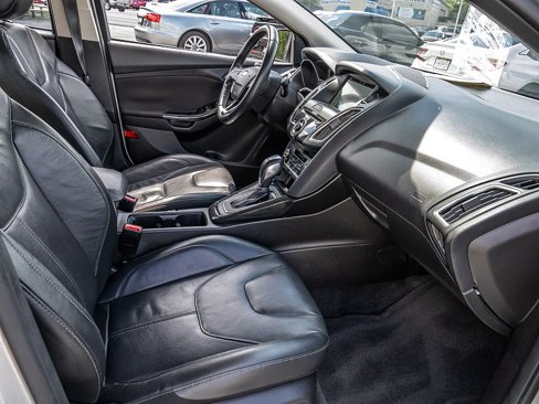 Used 2017 Ford Focus Titanium w/ Titanium Technology Package image 18