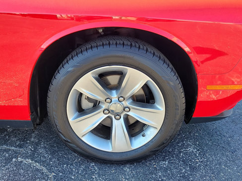 Used 2022 Dodge Challenger SXT image 10