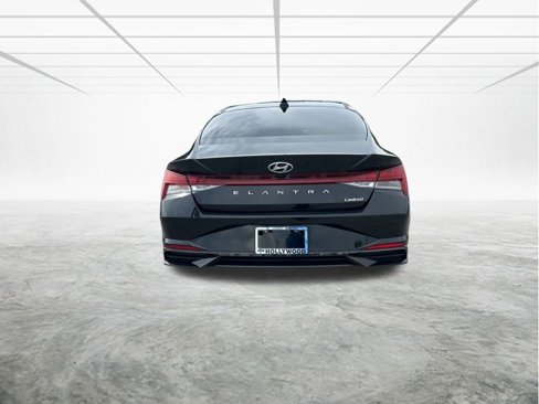 Used 2023 Hyundai Elantra Limited image 5