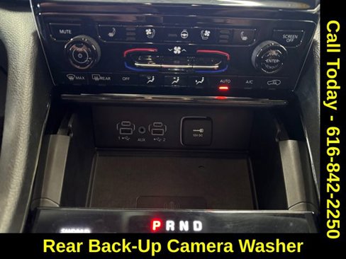 Used 2023 Jeep Grand Cherokee Limited w/ Luxury Tech Group II image 13