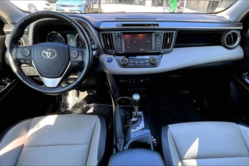 Used 2018 Toyota RAV4 Limited image 11