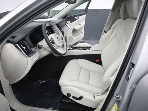 New 2025 Volvo XC60 B5 Core image 13