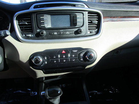 Used 2017 Kia Sorento AWD image 12