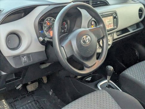 Used 2015 Toyota Yaris L image 10