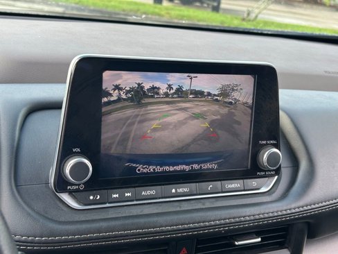 Used 2023 Nissan Rogue SV image 14