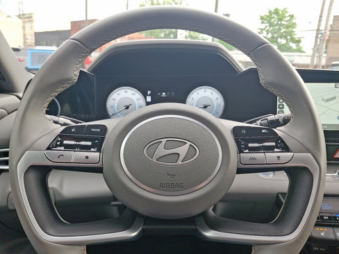 Used 2025 Hyundai Elantra SEL image 20