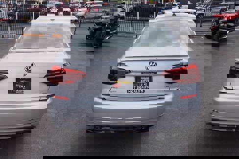 Used 2018 Volkswagen Passat 2.0T image 7