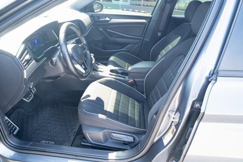 Certified 2023 Volkswagen Jetta Sport image 17