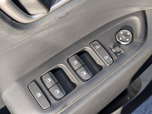 Used 2024 Hyundai Venue SEL image 16