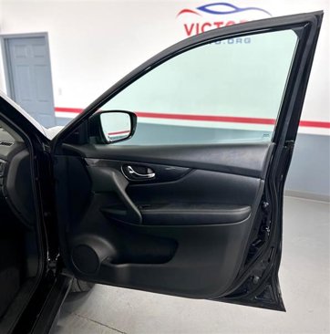 Used 2017 Nissan Rogue SV image 27