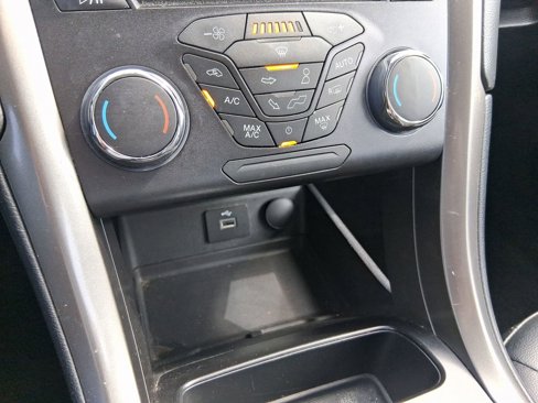 Used 2017 Ford Fusion SE w/ Equipment Group 601A image 25